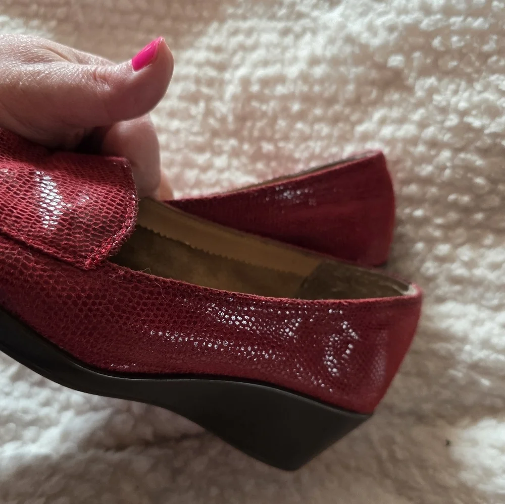 Aerosoles Red Textured Loafers Wedge Comfort Slip On Size 6.5